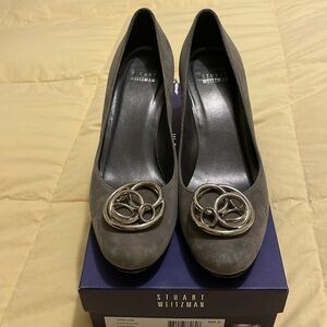 Beautiful Stuart Weitzman gray pump with detailed 2 1/2” heel